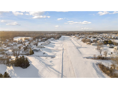 ONE LEVEL LIVING ON PRIVATE AIR PARK: LINO LAKES MN
