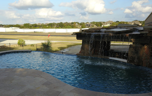 AVIATOR'S HOME, HANGAR, POOL