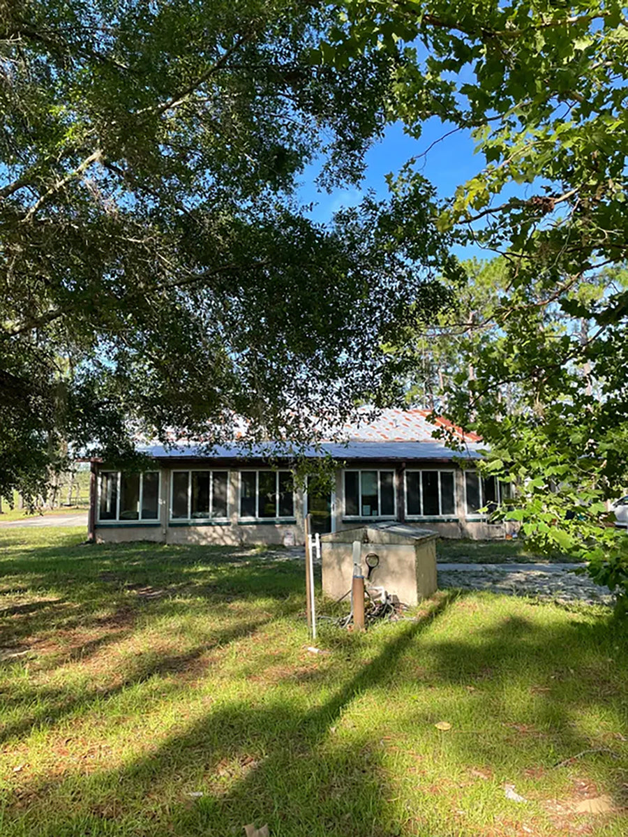 HANGAR & APARTMENT ON PRIVATE RUNWAY 5 ACRES OF PRISTINE WOODLAND