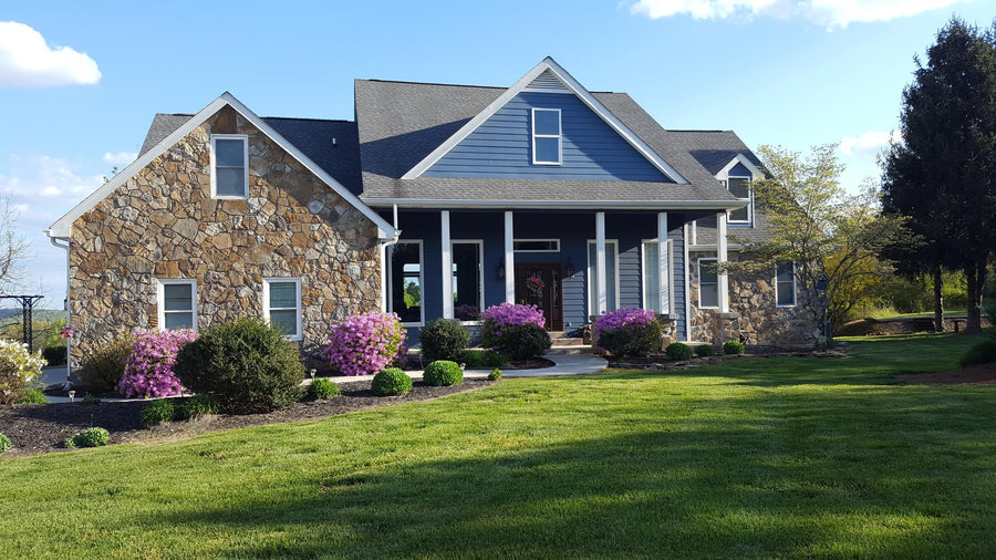 A PILOT'S DREAM! LARGE HANGAR & BEAUTIFUL HOME