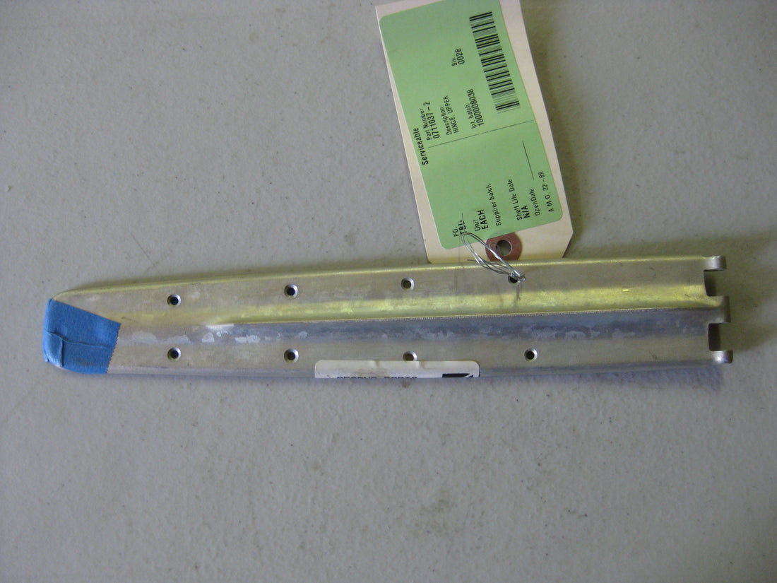 0711037-2 HINGE, CABIN DOOR, UPPER