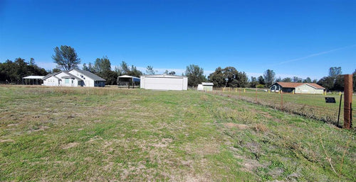 BEAUTIFUL HOME WITH HANGAR ON ACREAGE