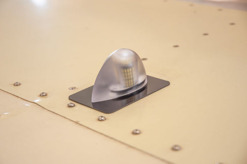 LIGHTWIEGHT AERODYAMIC STROBE LIGHT