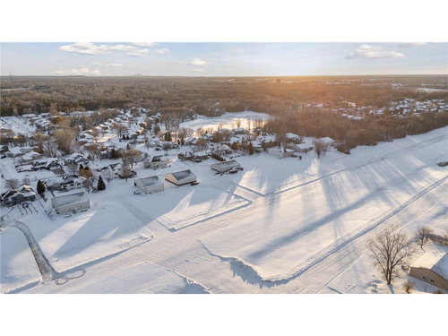 ONE LEVEL LIVING ON PRIVATE AIR PARK: LINO LAKES MN