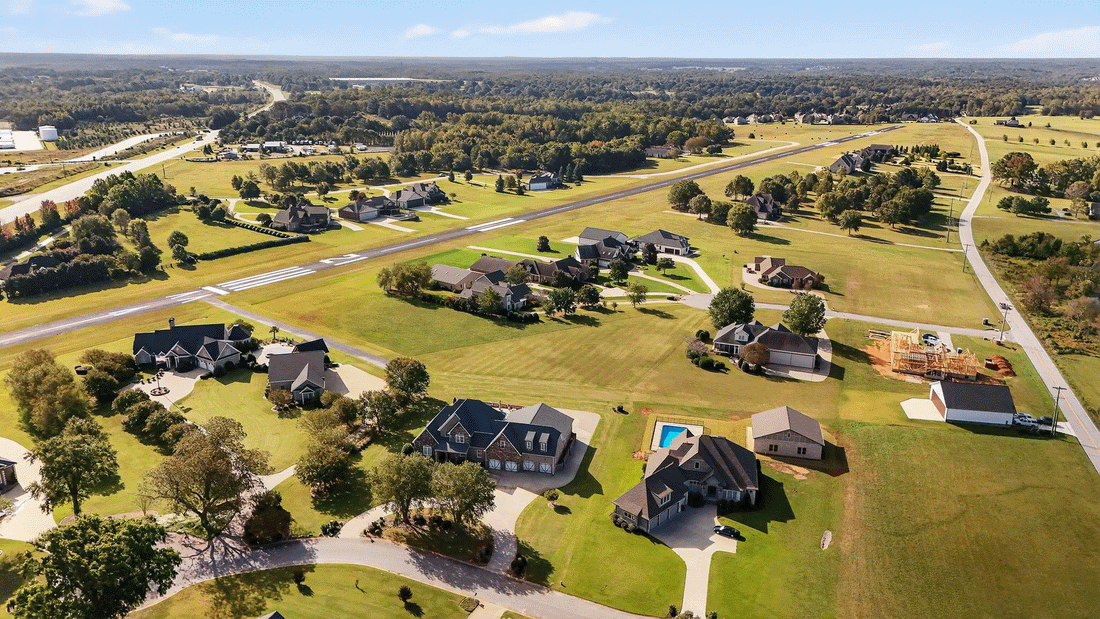 FLY-IN LIVING NEAR GREENVILLE, SC – CHANDELLE AIRPARK (SC72)