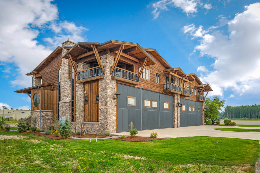 LUXURY HANGAR HOME FOR SALE