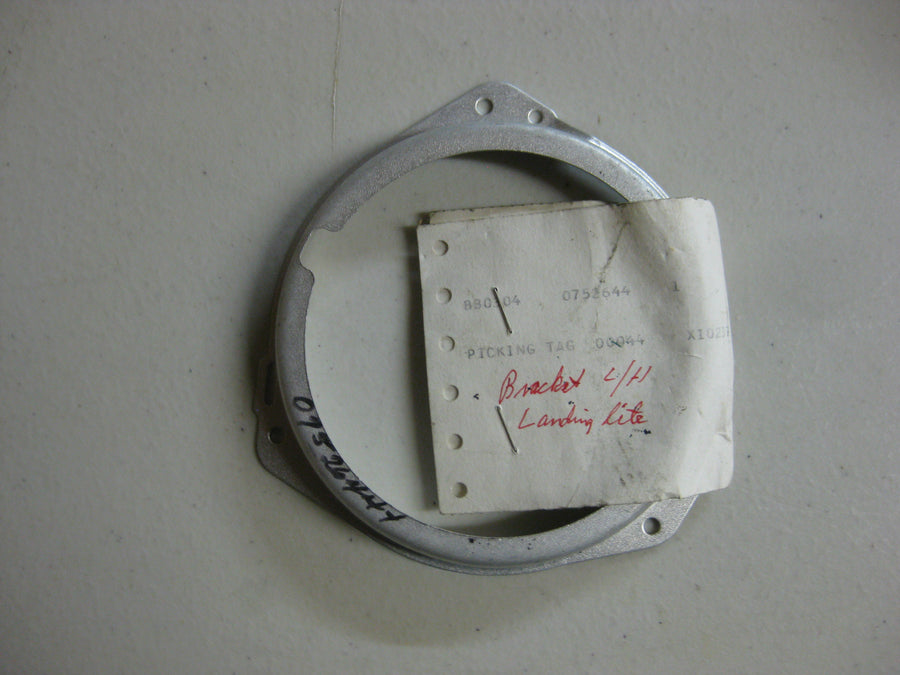 0752644-1 BRACKET, LH
