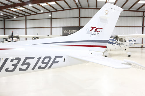 2001 CESSNA T182T SKYLANE