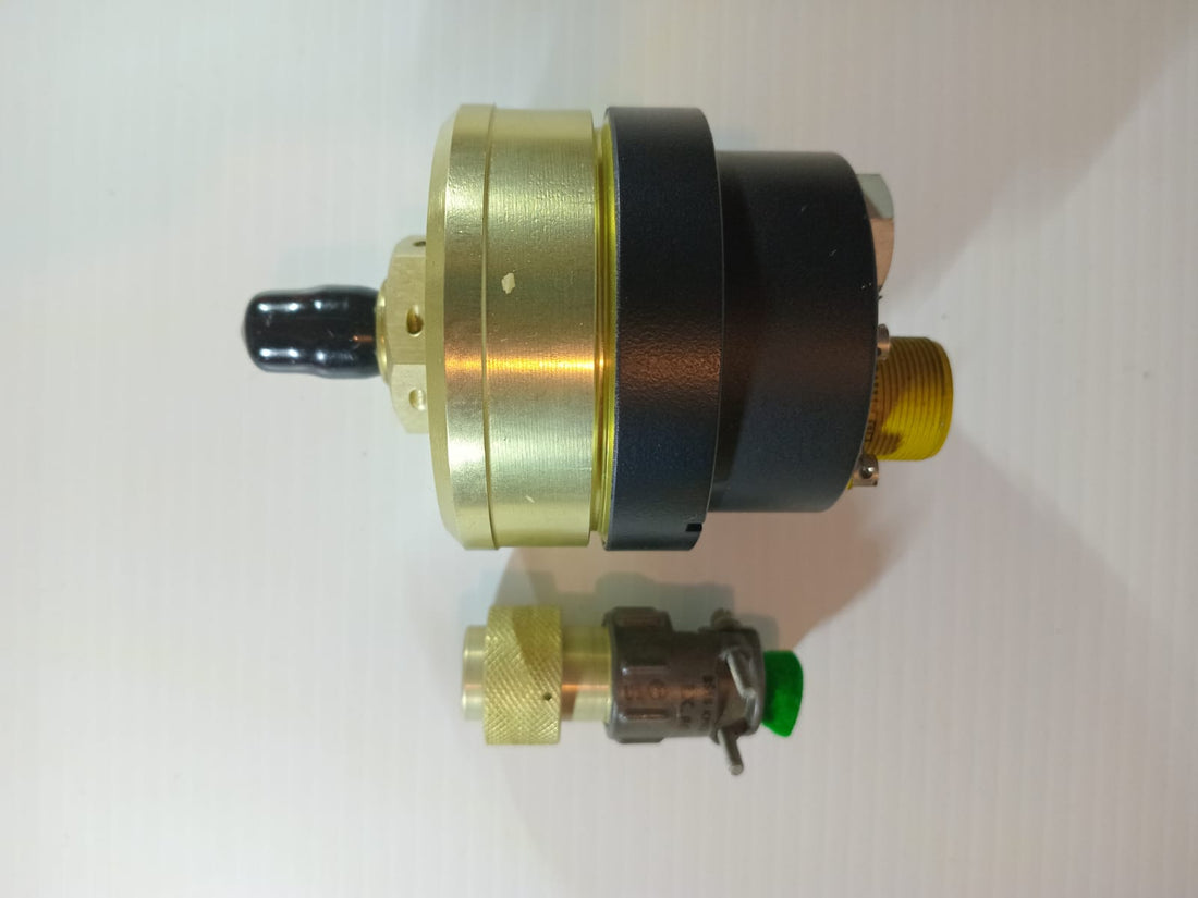 LUN1558-8 , OIL PRESSURE TRANSMITTER - FOR SALE