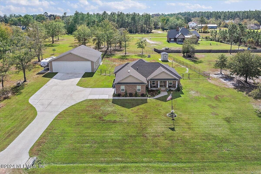 CUSTOM HOME WITH HANGAR AT CUYLER FLD