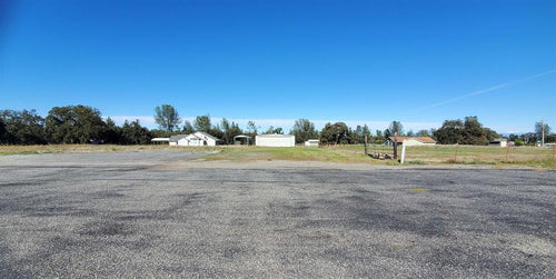 BEAUTIFUL HOME WITH HANGAR ON ACREAGE