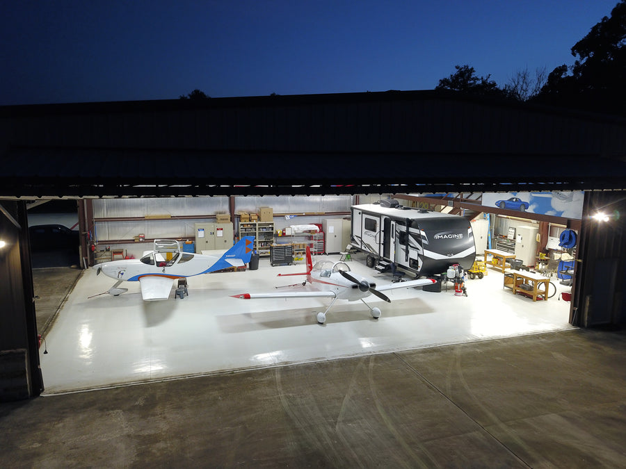 AVIATOR'S HOME, HANGAR, POOL