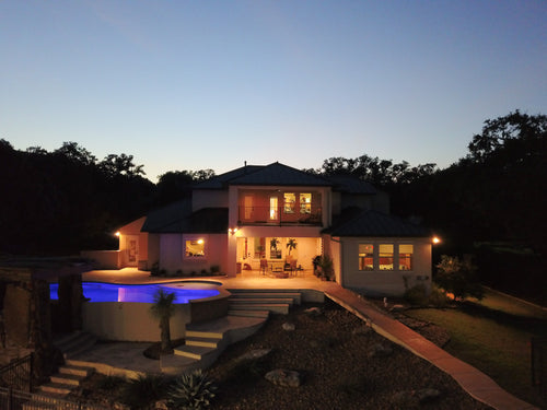 AVIATOR'S HOME, HANGAR, POOL