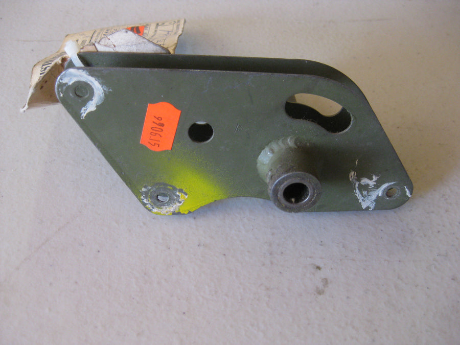 0422430-2 BELLCRANK, RH AILERON