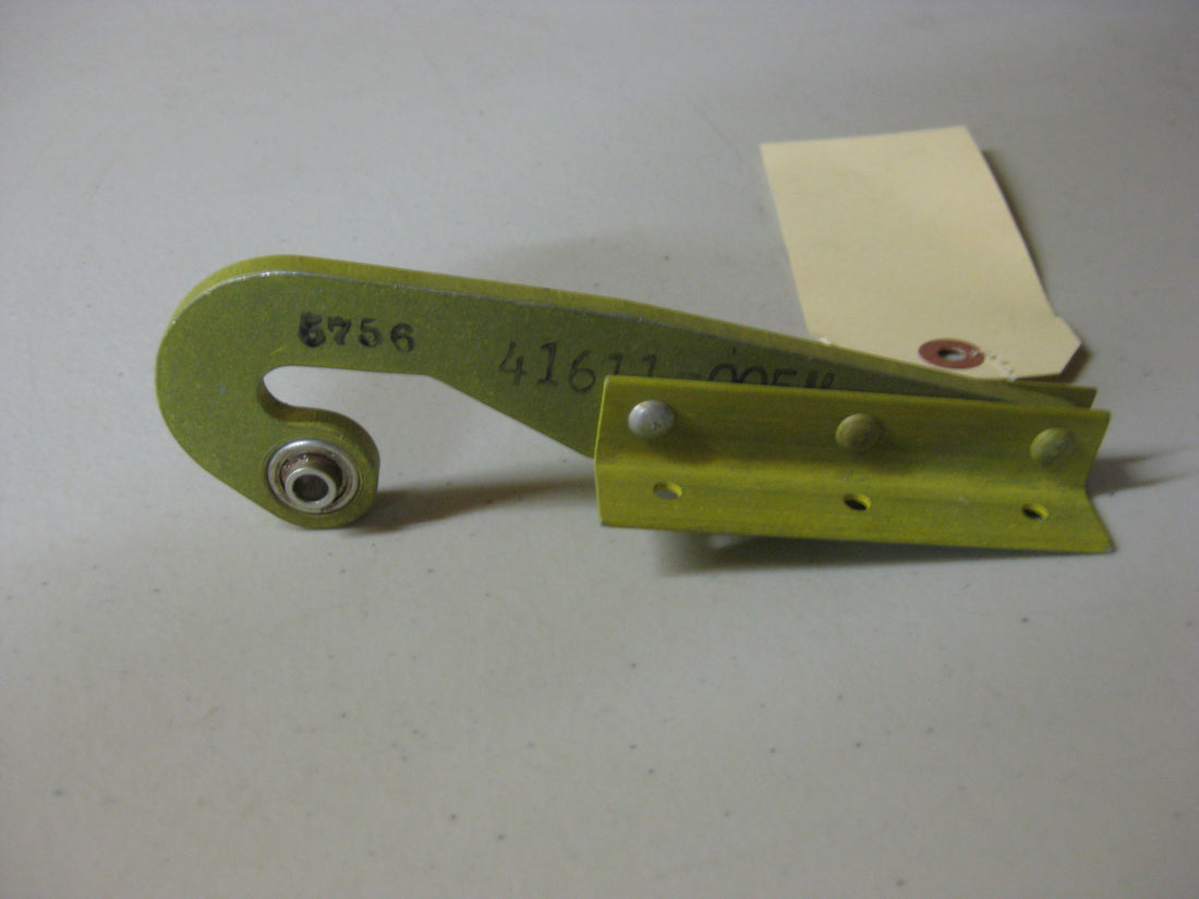 41610-009 GEAR DOOR HINGE