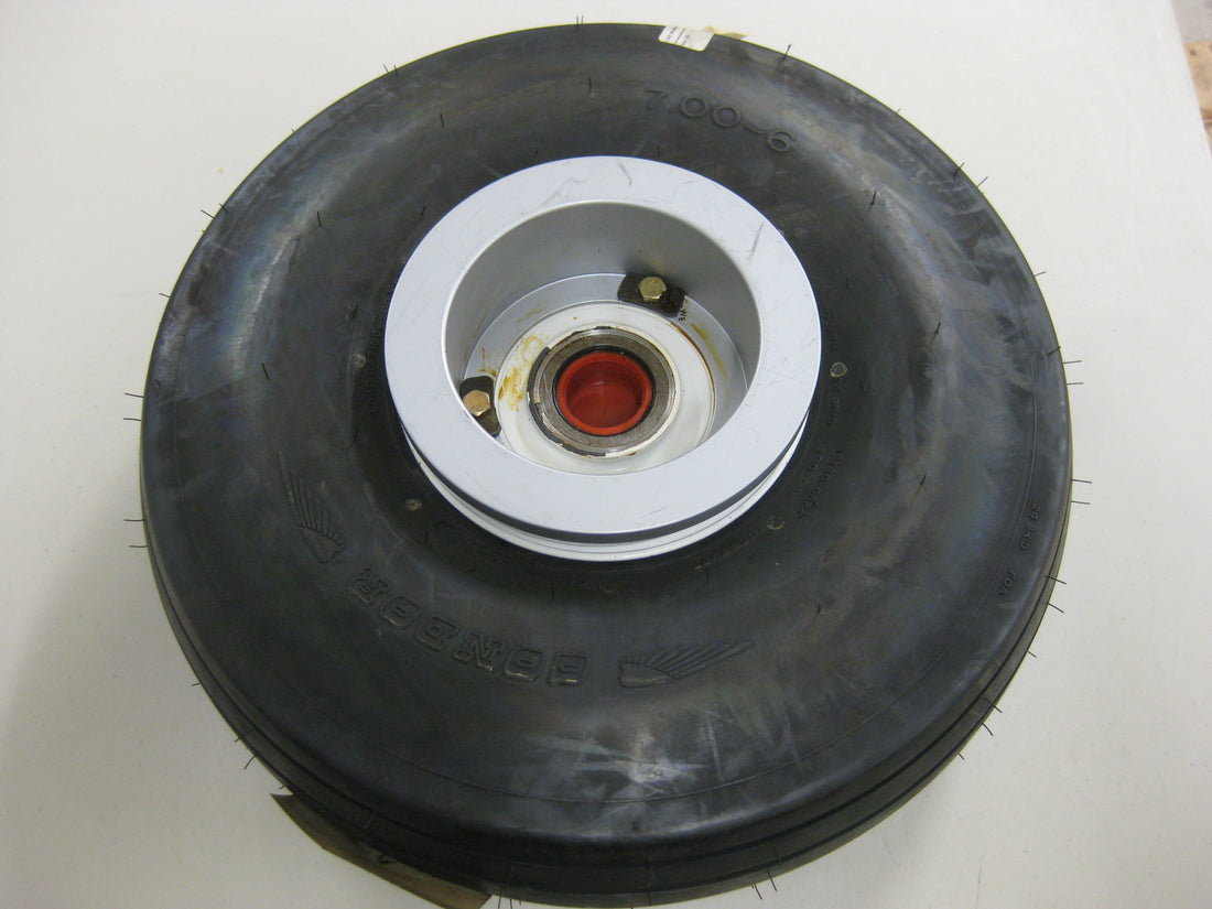 40-83B WHEEL ASSY WITH 072-313-0 TIRE