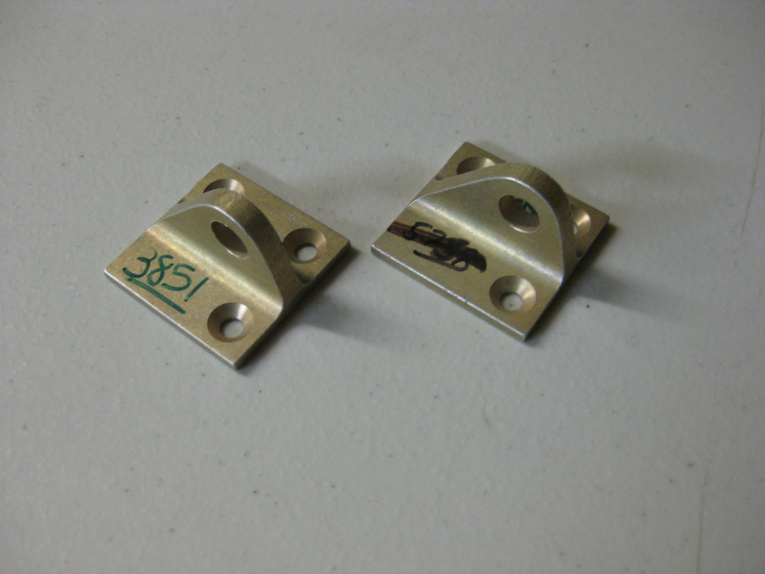 0732101-10 HINGE, RH
