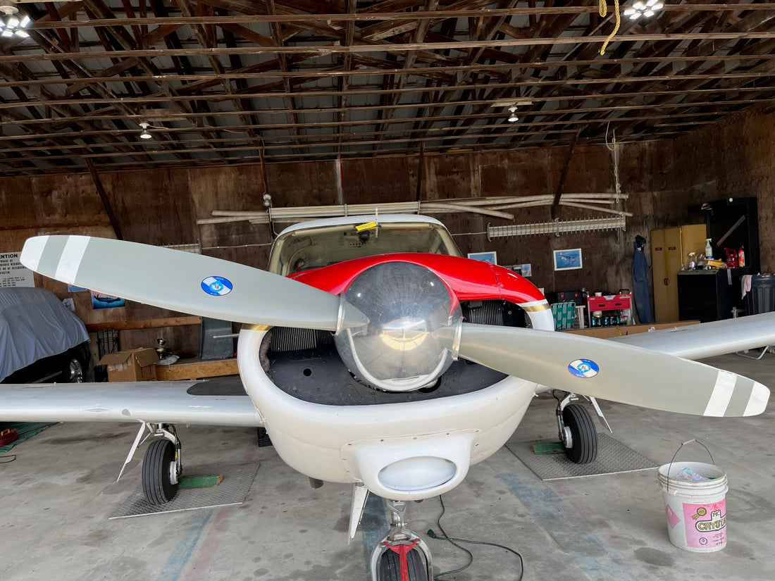 2-BL. PROP  • HCC2YK-1BF 320H+SPINNER,BACKPLATE FROM COMANCHE260. PICS